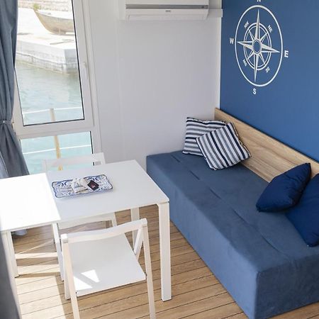 Hotel Houseboat Floatart Experience Bisceglie Zewnętrze zdjęcie