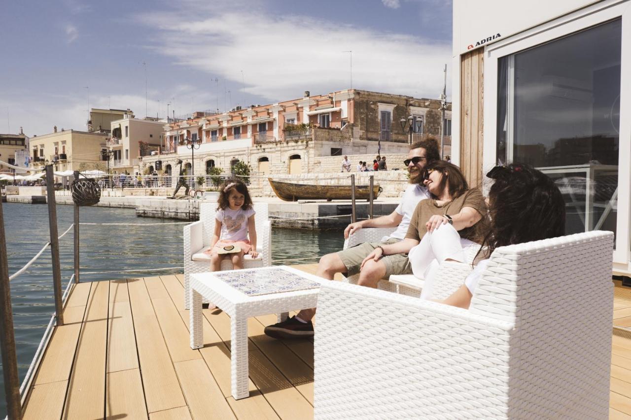 Hotel Houseboat Floatart Experience Bisceglie Zewnętrze zdjęcie